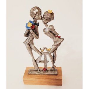 Sweetheart Kiss Italian Pewter Figurine Boy & Girl Peltro Cecellato a Mano